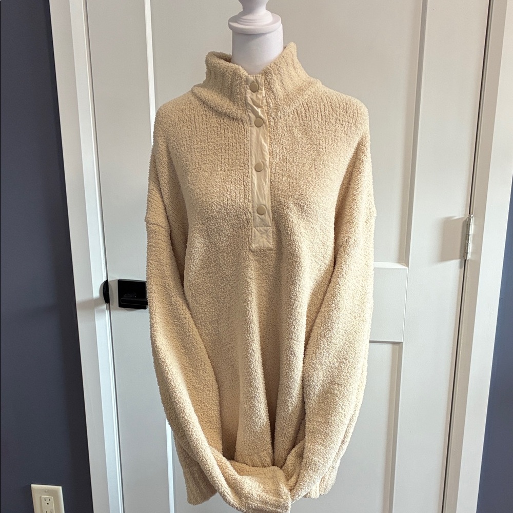 Women’s Eddie Bauer Cream Cowl Neck Sweater - oversized Large
